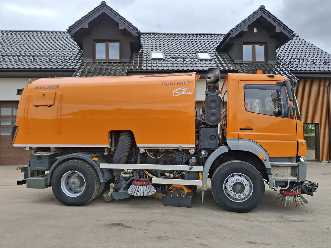 MERCEDES-BENZ Axor 1823 Zamiatarka Kehrmaschine BUCHER 2 Motoren Szczotki L/R Sweeper - Penyapu jalan: gambar 5 MERCEDES-BENZ Axor 1823 Zamiatarka Kehrmaschine BUCHER 2 Motoren Szczotki L/R Sweeper - Penyapu jalan: gambar 5