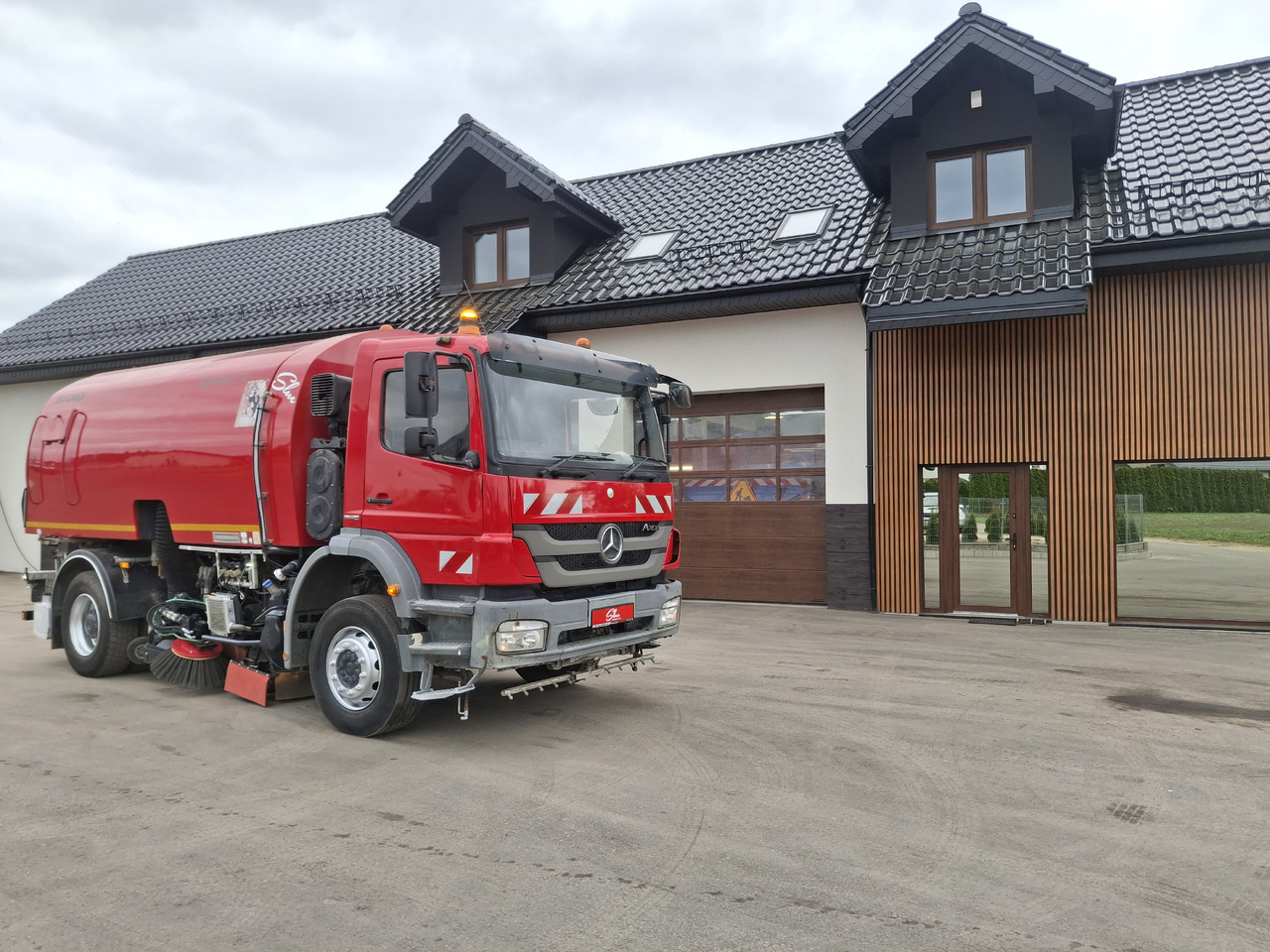 MERCEDES-BENZ Axor 1829 Zamiatarka Kehrmaschine BUCHER 2 Motoren Karcher PM10 Odchwaszczarka Sweeper - Penyapu jalan: gambar 1 MERCEDES-BENZ Axor 1829 Zamiatarka Kehrmaschine BUCHER 2 Motoren Karcher PM10 Odchwaszczarka Sweeper - Penyapu jalan: gambar 1