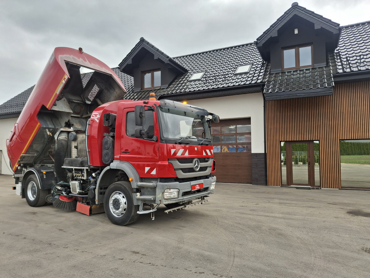 MERCEDES-BENZ Axor 1829 Zamiatarka Kehrmaschine BUCHER 2 Motoren Karcher PM10 Odchwaszczarka Sweeper - Penyapu jalan: gambar 5 MERCEDES-BENZ Axor 1829 Zamiatarka Kehrmaschine BUCHER 2 Motoren Karcher PM10 Odchwaszczarka Sweeper - Penyapu jalan: gambar 5