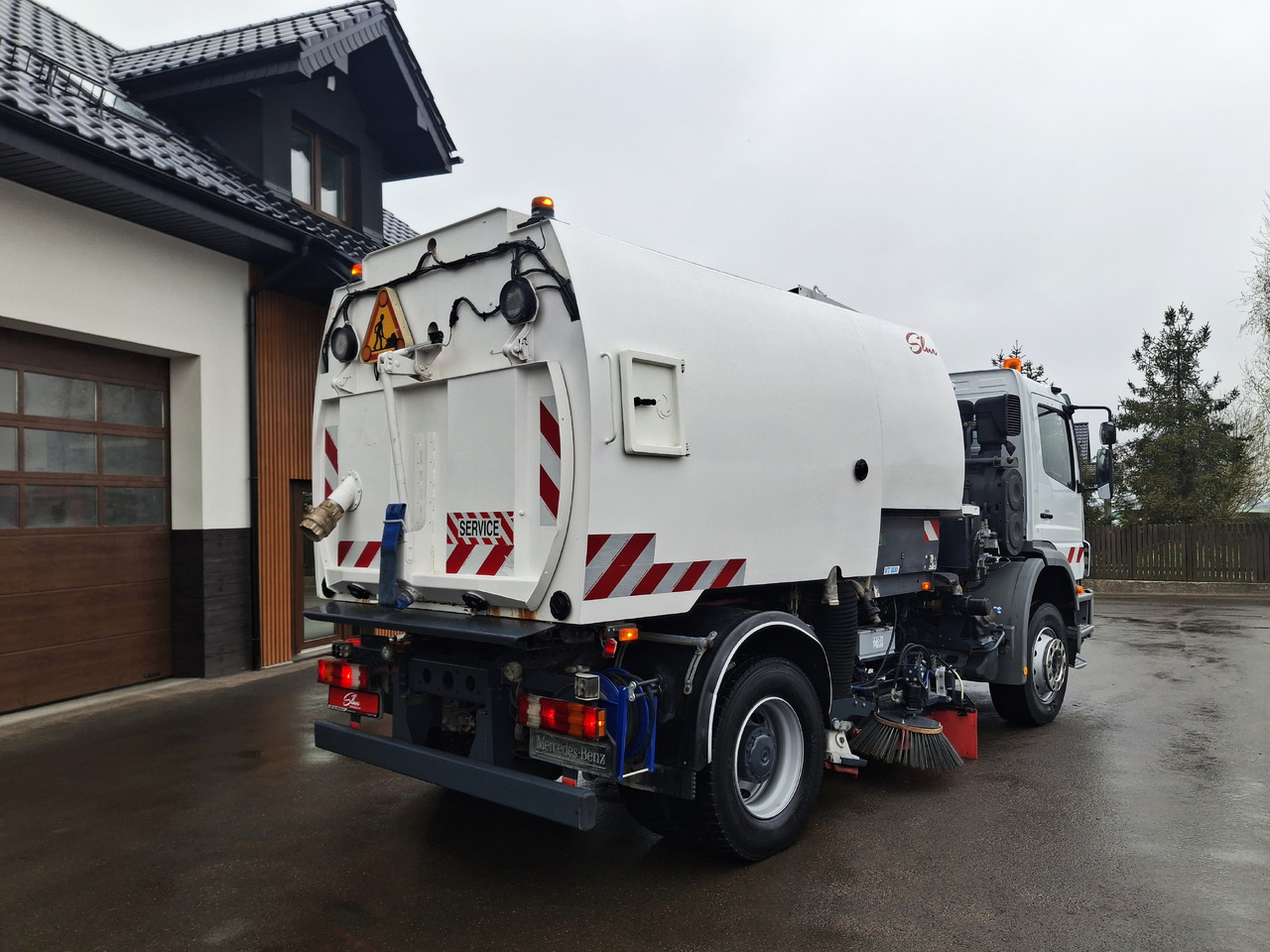 MERCEDES-BENZ Axor 1829 Zamiatarka Kehrmaschine Johnston 2 Motoren Karcher L/R - Penyapu jalan: gambar 4 MERCEDES-BENZ Axor 1829 Zamiatarka Kehrmaschine Johnston 2 Motoren Karcher L/R - Penyapu jalan: gambar 4
