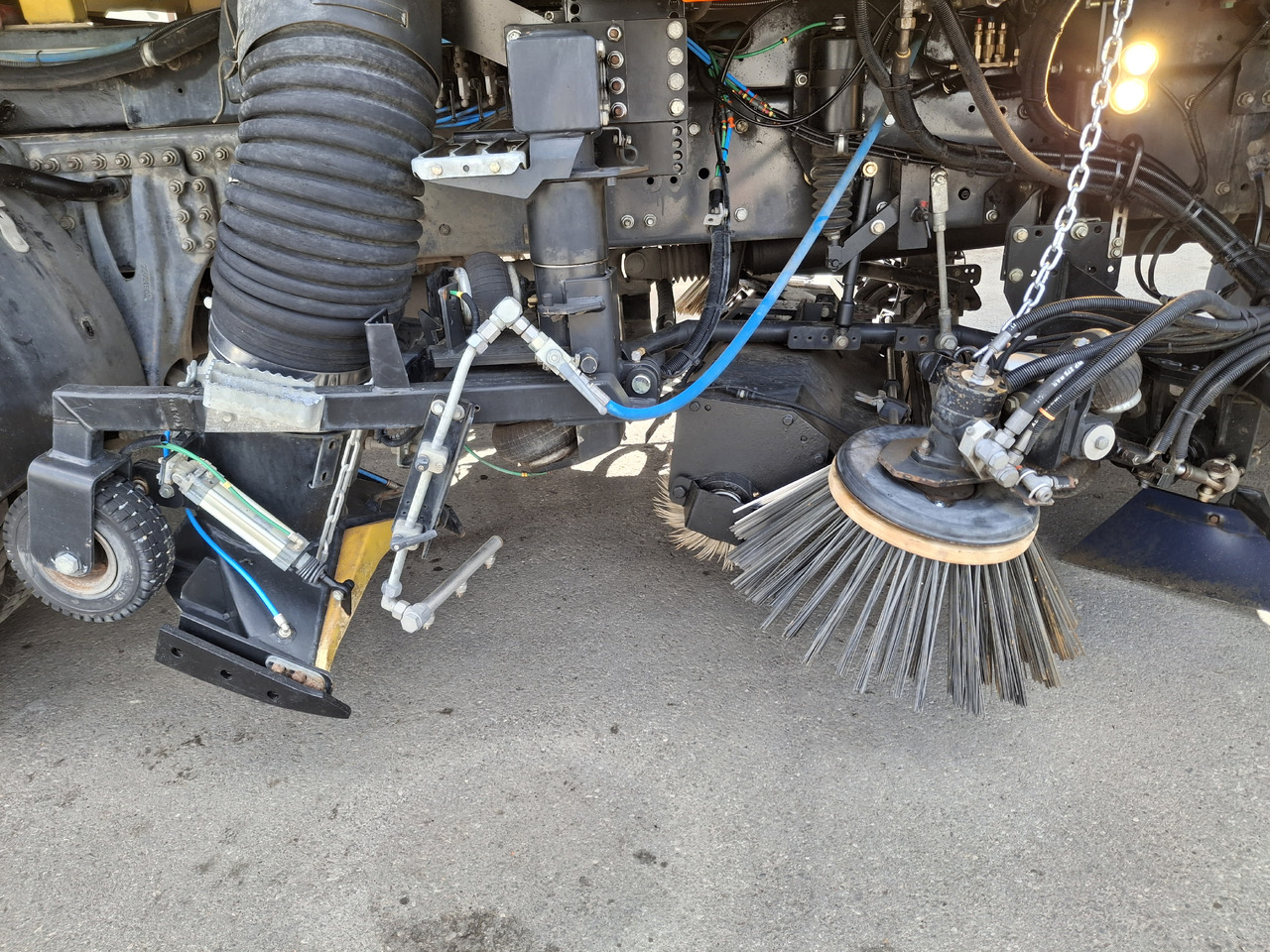 Penyapu jalan RENAULT C280 Kehrmaschine Zamiatarka SEMAT Zoeller FAUN Karcher L/R 2 Motoren 2018r 740 Mth Euro 6: gambar 6 Penyapu jalan RENAULT C280 Kehrmaschine Zamiatarka SEMAT Zoeller FAUN Karcher L/R 2 Motoren 2018r 740 Mth Euro 6: gambar 6