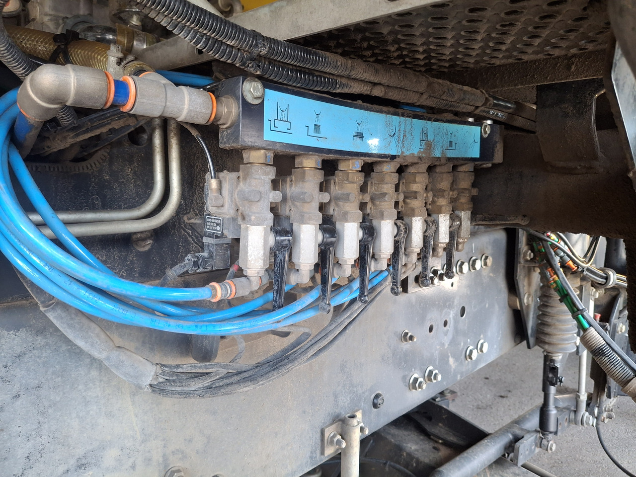 Penyapu jalan RENAULT C280 Kehrmaschine Zamiatarka SEMAT Zoeller FAUN Karcher L/R 2 Motoren 2018r 740 Mth Euro 6: gambar 49 Penyapu jalan RENAULT C280 Kehrmaschine Zamiatarka SEMAT Zoeller FAUN Karcher L/R 2 Motoren 2018r 740 Mth Euro 6: gambar 49