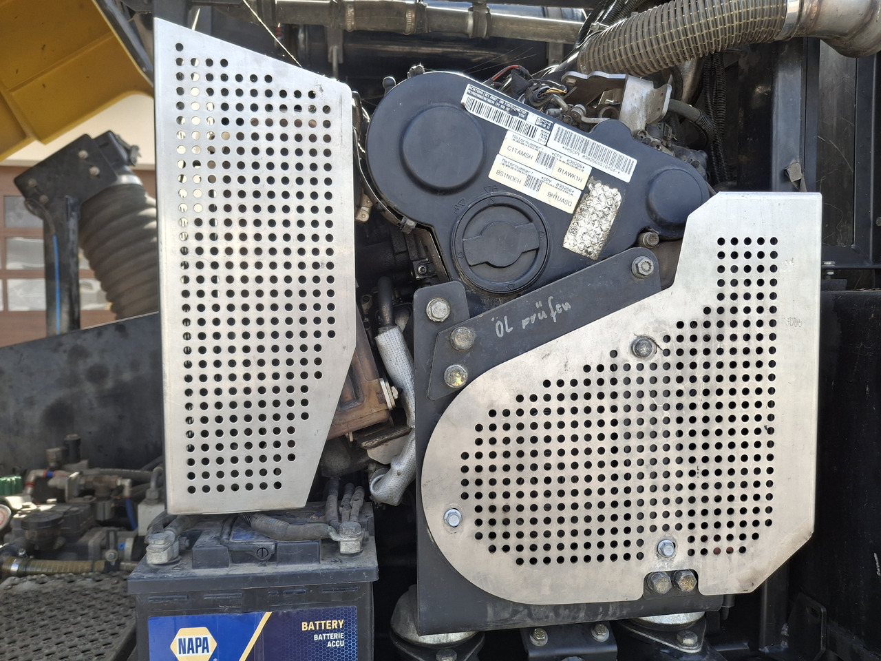 Penyapu jalan RENAULT C280 Kehrmaschine Zamiatarka SEMAT Zoeller FAUN Karcher L/R 2 Motoren 2018r 740 Mth Euro 6: gambar 21 Penyapu jalan RENAULT C280 Kehrmaschine Zamiatarka SEMAT Zoeller FAUN Karcher L/R 2 Motoren 2018r 740 Mth Euro 6: gambar 21