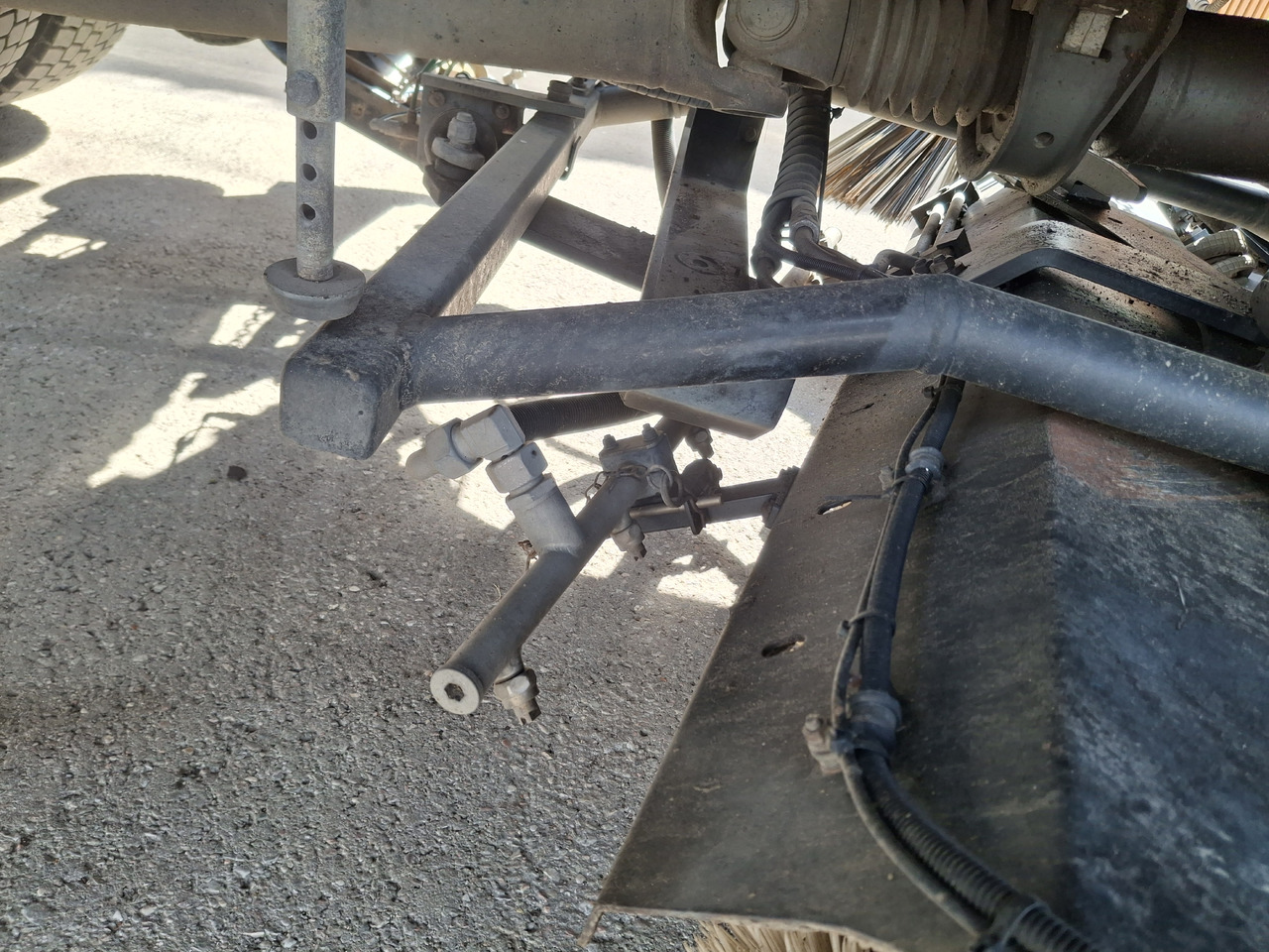 Penyapu jalan RENAULT C280 Kehrmaschine Zamiatarka SEMAT Zoeller FAUN Karcher L/R 2 Motoren 2018r 740 Mth Euro 6: gambar 8 Penyapu jalan RENAULT C280 Kehrmaschine Zamiatarka SEMAT Zoeller FAUN Karcher L/R 2 Motoren 2018r 740 Mth Euro 6: gambar 8