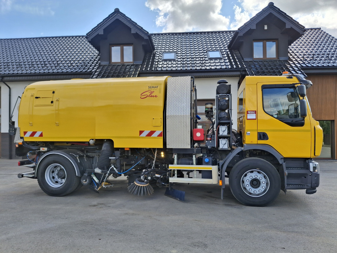 Penyapu jalan RENAULT C280 Kehrmaschine Zamiatarka SEMAT Zoeller FAUN Karcher L/R 2 Motoren 2018r 740 Mth Euro 6: gambar 18 Penyapu jalan RENAULT C280 Kehrmaschine Zamiatarka SEMAT Zoeller FAUN Karcher L/R 2 Motoren 2018r 740 Mth Euro 6: gambar 18