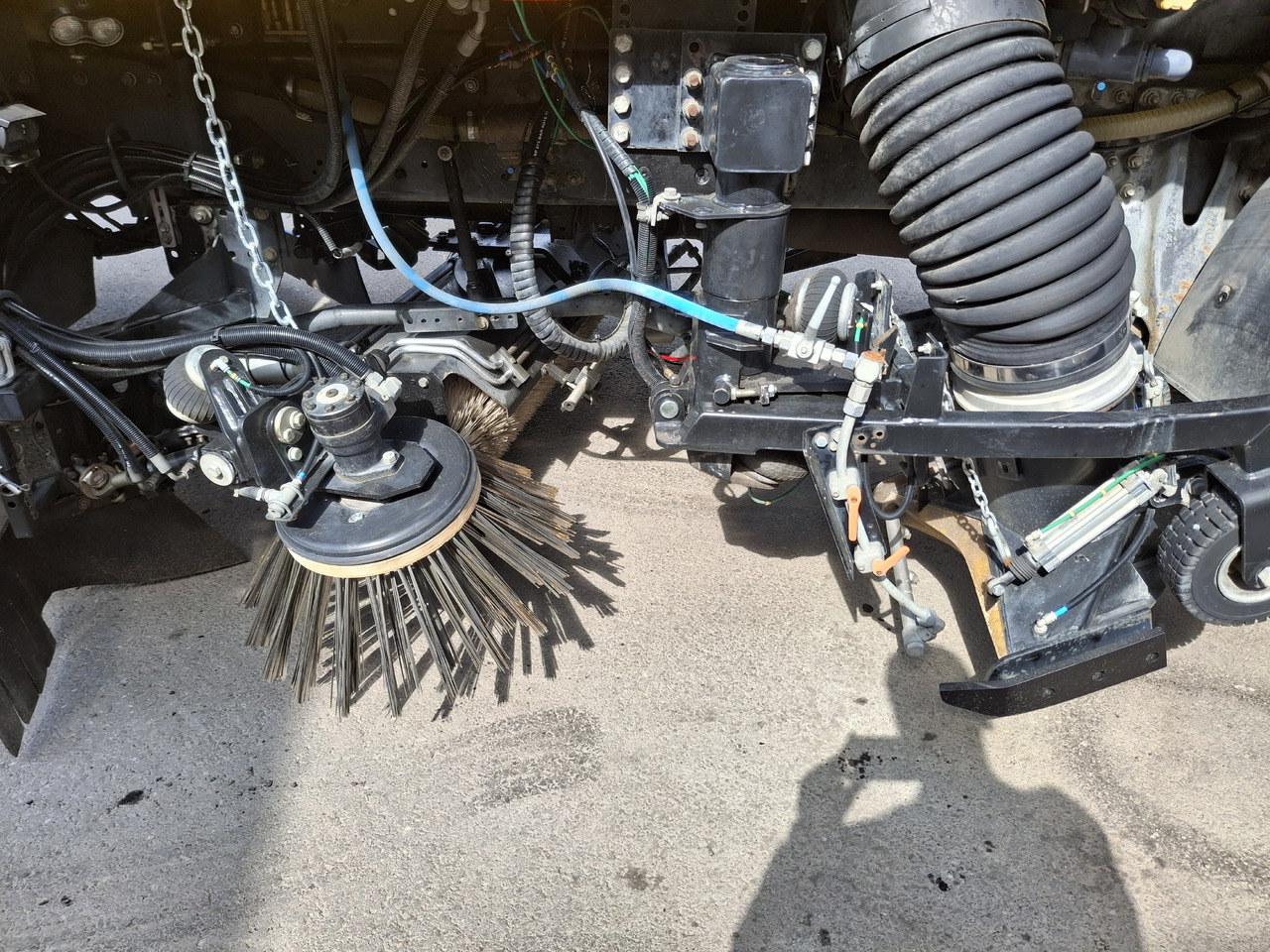 Penyapu jalan RENAULT C280 Kehrmaschine Zamiatarka SEMAT Zoeller FAUN Karcher L/R 2 Motoren 2018r 740 Mth Euro 6: gambar 10 Penyapu jalan RENAULT C280 Kehrmaschine Zamiatarka SEMAT Zoeller FAUN Karcher L/R 2 Motoren 2018r 740 Mth Euro 6: gambar 10