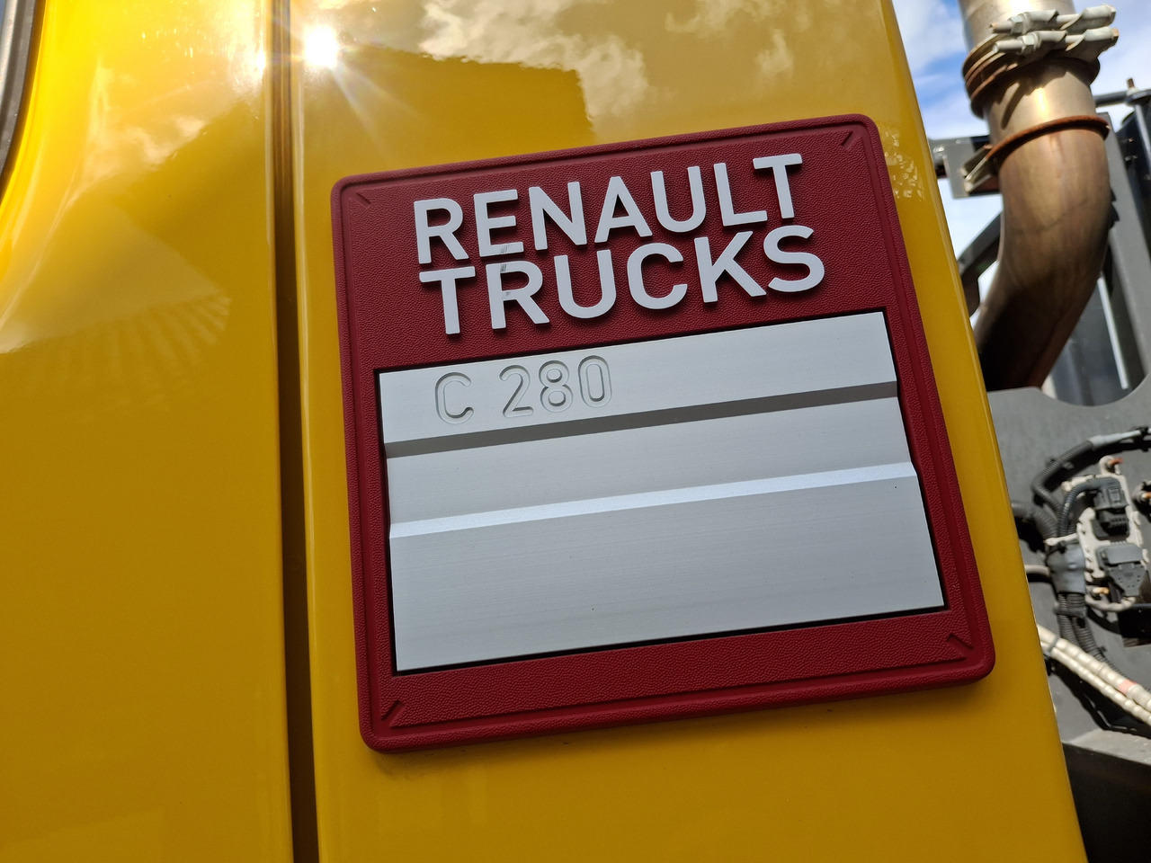 Penyapu jalan RENAULT C280 Kehrmaschine Zamiatarka SEMAT Zoeller FAUN Karcher L/R 2 Motoren 2018r 740 Mth Euro 6: gambar 16 Penyapu jalan RENAULT C280 Kehrmaschine Zamiatarka SEMAT Zoeller FAUN Karcher L/R 2 Motoren 2018r 740 Mth Euro 6: gambar 16