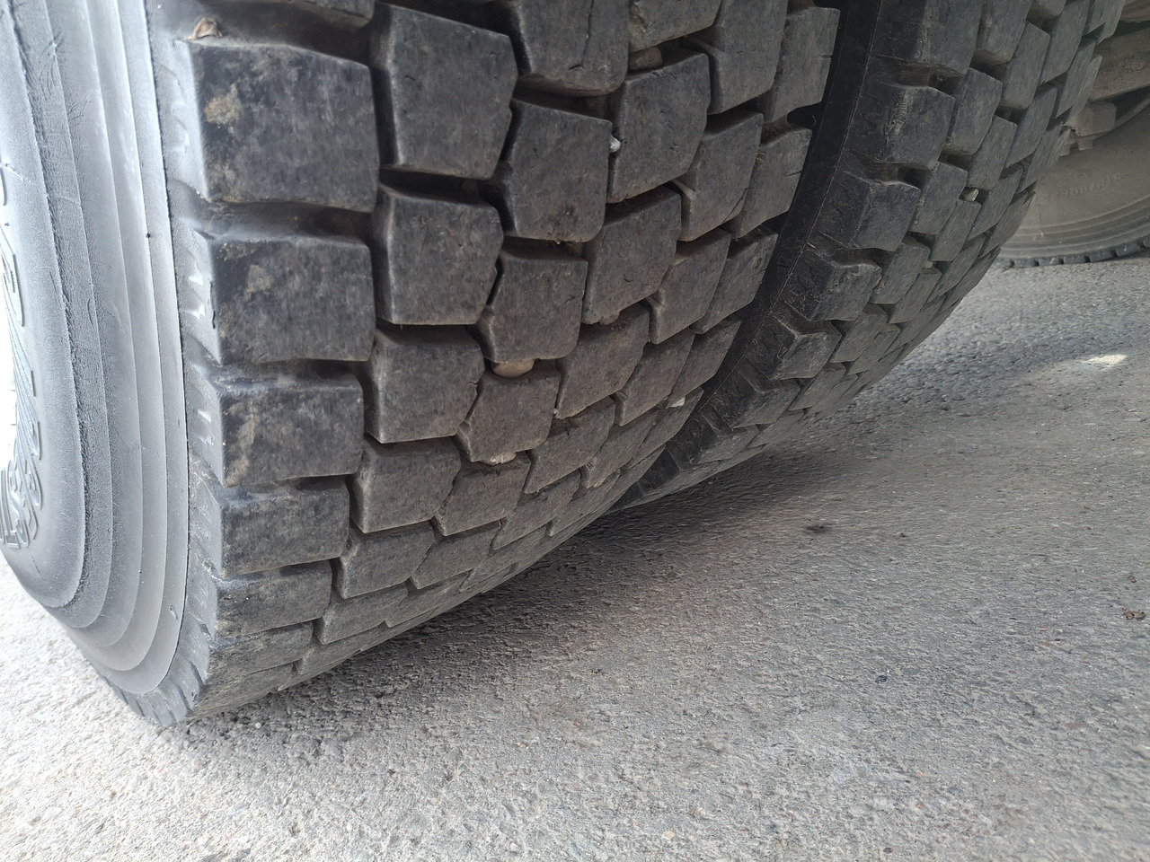 Penyapu jalan RENAULT C280 Kehrmaschine Zamiatarka SEMAT Zoeller FAUN Karcher L/R 2 Motoren 2018r 740 Mth Euro 6: gambar 9 Penyapu jalan RENAULT C280 Kehrmaschine Zamiatarka SEMAT Zoeller FAUN Karcher L/R 2 Motoren 2018r 740 Mth Euro 6: gambar 9