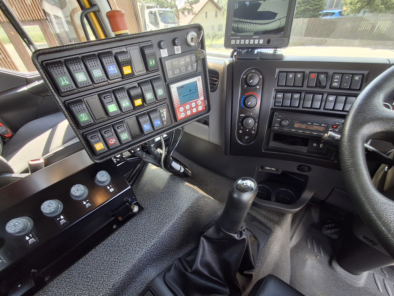 Penyapu jalan RENAULT C280 Kehrmaschine Zamiatarka SEMAT Zoeller FAUN Karcher L/R 2 Motoren 2018r 740 Mth Euro 6: gambar 43 Penyapu jalan RENAULT C280 Kehrmaschine Zamiatarka SEMAT Zoeller FAUN Karcher L/R 2 Motoren 2018r 740 Mth Euro 6: gambar 43