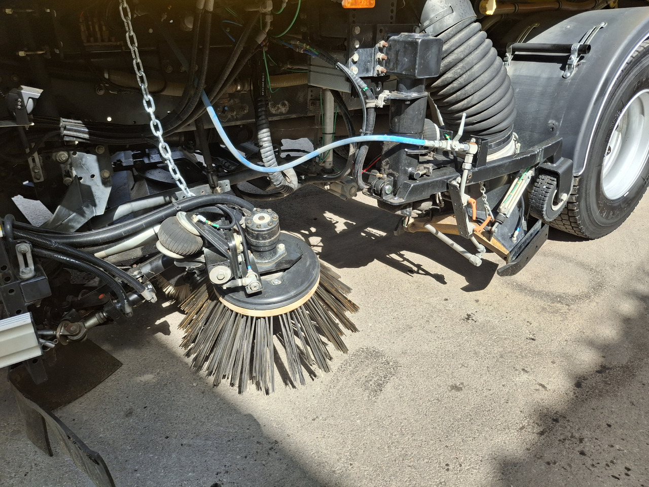 Penyapu jalan RENAULT C280 Kehrmaschine Zamiatarka SEMAT Zoeller FAUN Karcher L/R 2 Motoren 2018r 740 Mth Euro 6: gambar 11 Penyapu jalan RENAULT C280 Kehrmaschine Zamiatarka SEMAT Zoeller FAUN Karcher L/R 2 Motoren 2018r 740 Mth Euro 6: gambar 11