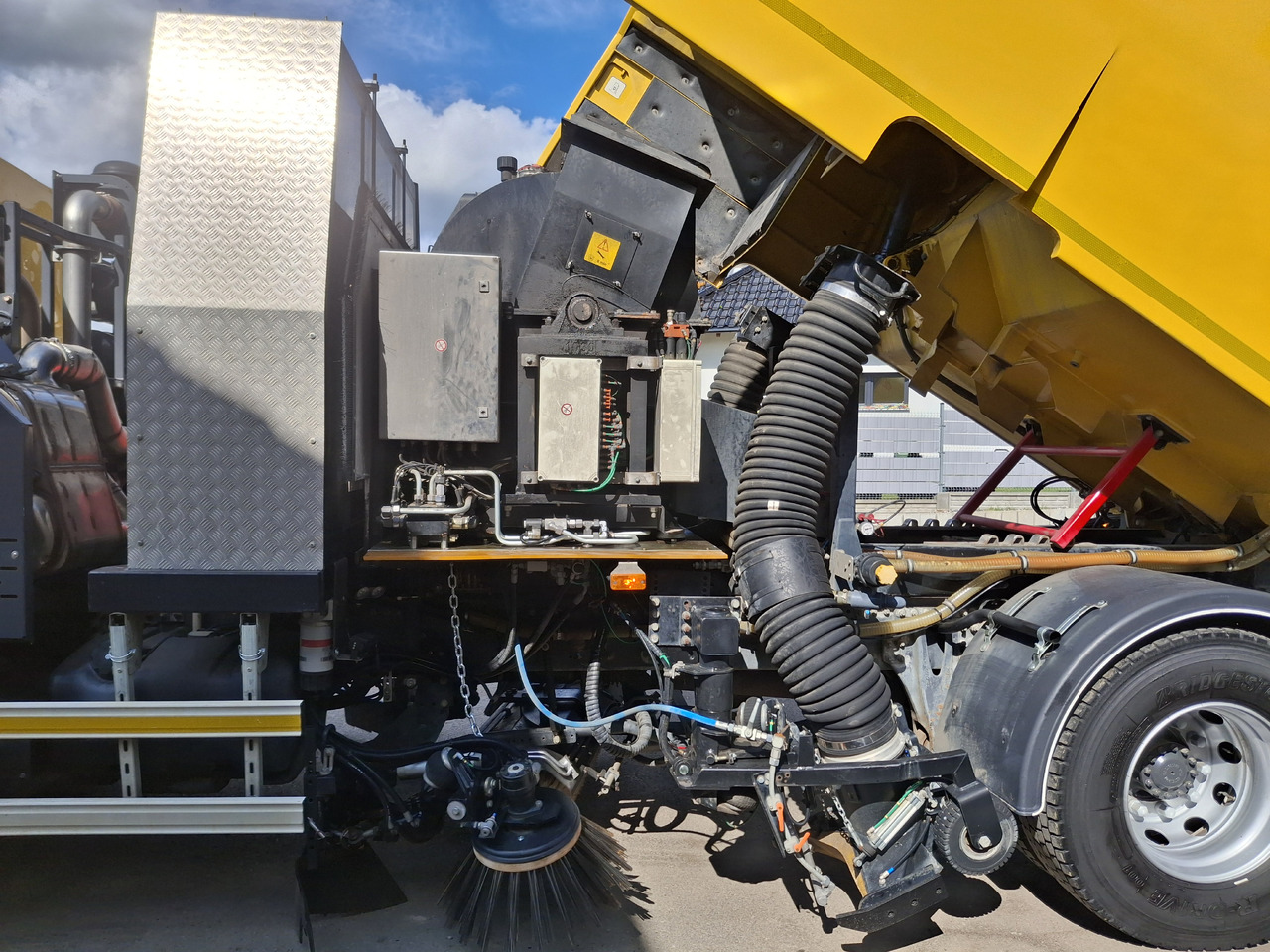 Penyapu jalan RENAULT C280 Kehrmaschine Zamiatarka SEMAT Zoeller FAUN Karcher L/R 2 Motoren 2018r 740 Mth Euro 6: gambar 31 Penyapu jalan RENAULT C280 Kehrmaschine Zamiatarka SEMAT Zoeller FAUN Karcher L/R 2 Motoren 2018r 740 Mth Euro 6: gambar 31