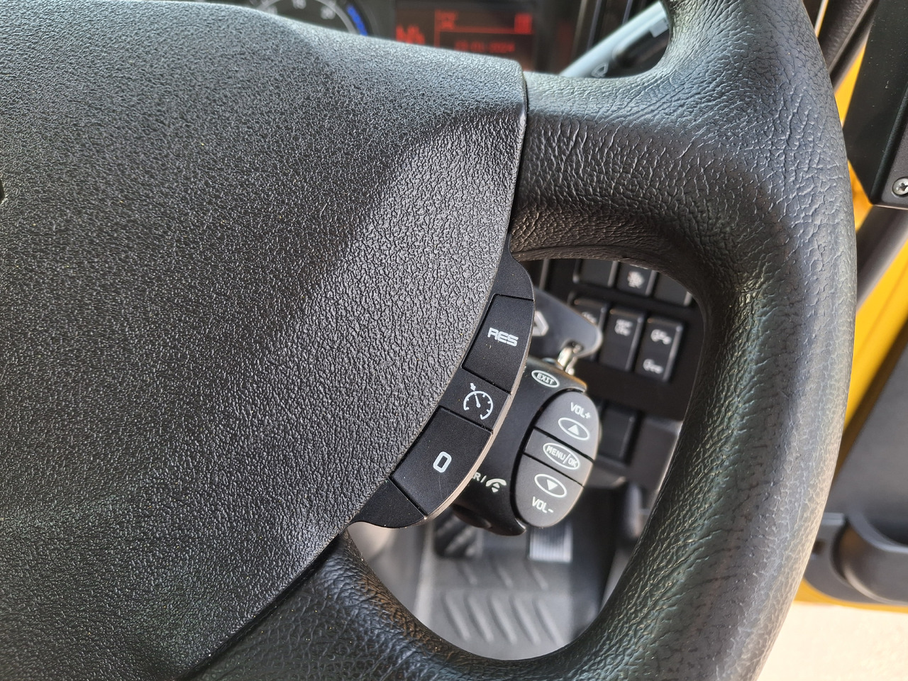 Penyapu jalan RENAULT C280 Kehrmaschine Zamiatarka SEMAT Zoeller FAUN Karcher L/R 2 Motoren 2018r 740 Mth Euro 6: gambar 42 Penyapu jalan RENAULT C280 Kehrmaschine Zamiatarka SEMAT Zoeller FAUN Karcher L/R 2 Motoren 2018r 740 Mth Euro 6: gambar 42