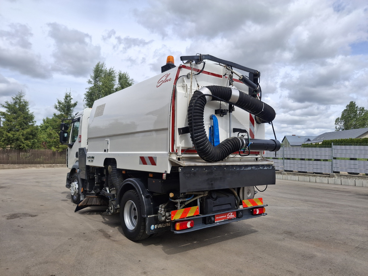 RENAULT D16 Zamiatarka Kehrmaschine FAUN Euro 6 PM10 Szczotki L/R Karcher Rura Do Liści 2 Motoren - Penyapu jalan: gambar 3 RENAULT D16 Zamiatarka Kehrmaschine FAUN Euro 6 PM10 Szczotki L/R Karcher Rura Do Liści 2 Motoren - Penyapu jalan: gambar 3