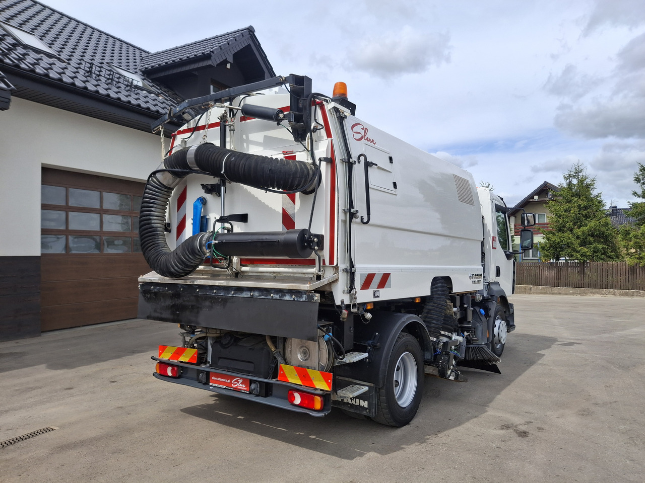 RENAULT D16 Zamiatarka Kehrmaschine FAUN Euro 6 PM10 Szczotki L/R Karcher Rura Do Liści 2 Motoren - Penyapu jalan: gambar 5 RENAULT D16 Zamiatarka Kehrmaschine FAUN Euro 6 PM10 Szczotki L/R Karcher Rura Do Liści 2 Motoren - Penyapu jalan: gambar 5