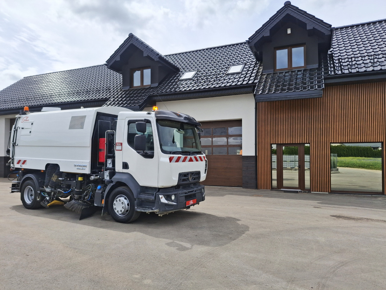 RENAULT D16 Zamiatarka Kehrmaschine FAUN Euro 6 PM10 Szczotki L/R Karcher Rura Do Liści 2 Motoren - Penyapu jalan: gambar 1 RENAULT D16 Zamiatarka Kehrmaschine FAUN Euro 6 PM10 Szczotki L/R Karcher Rura Do Liści 2 Motoren - Penyapu jalan: gambar 1