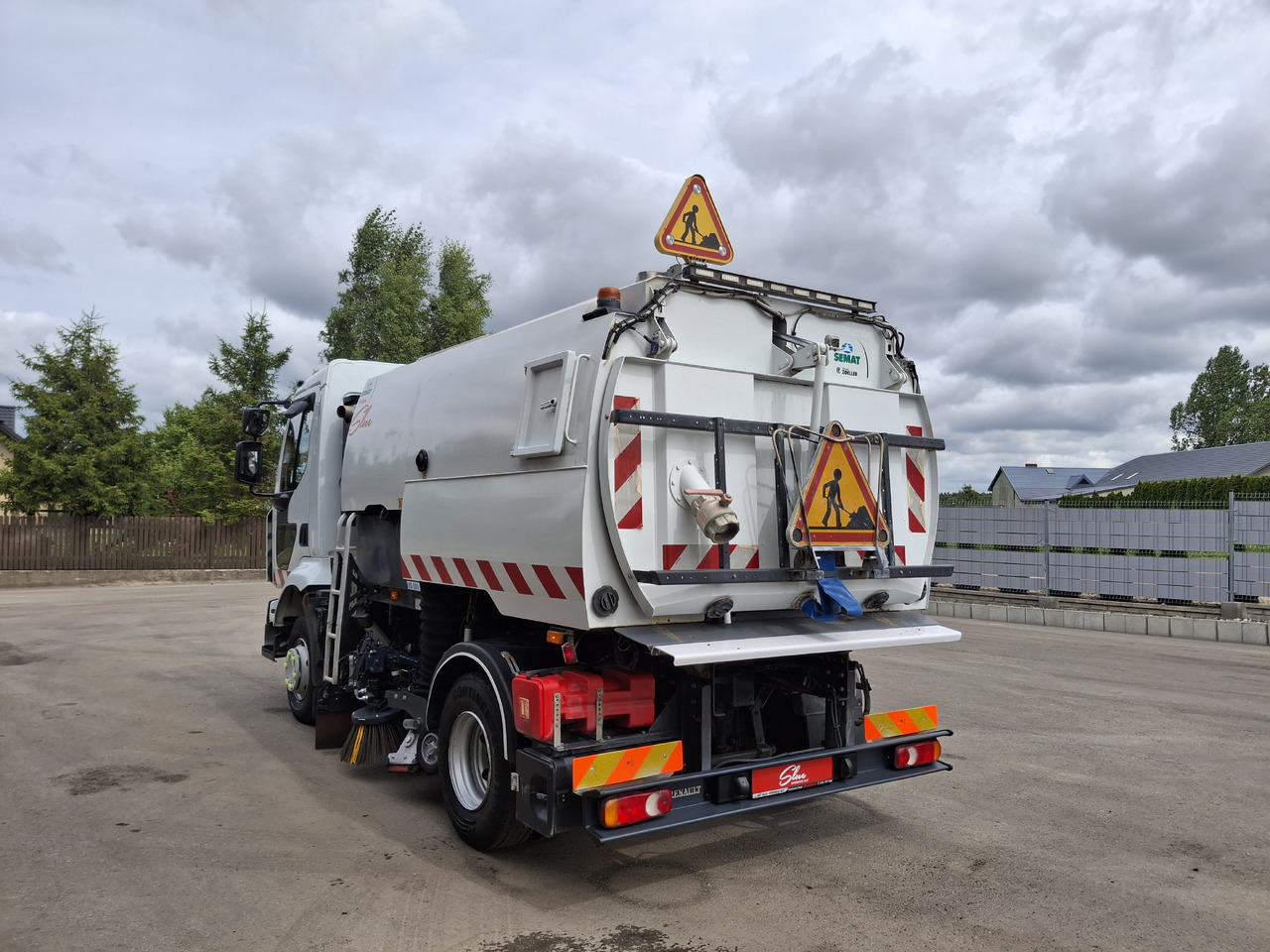 RENAULT Midlum 220 Zamiatarka Johnston VS500 Szczotki L/R Obie Strony Napęd Hydrostatyczny 2012r - Penyapu jalan: gambar 4 RENAULT Midlum 220 Zamiatarka Johnston VS500 Szczotki L/R Obie Strony Napęd Hydrostatyczny 2012r - Penyapu jalan: gambar 4