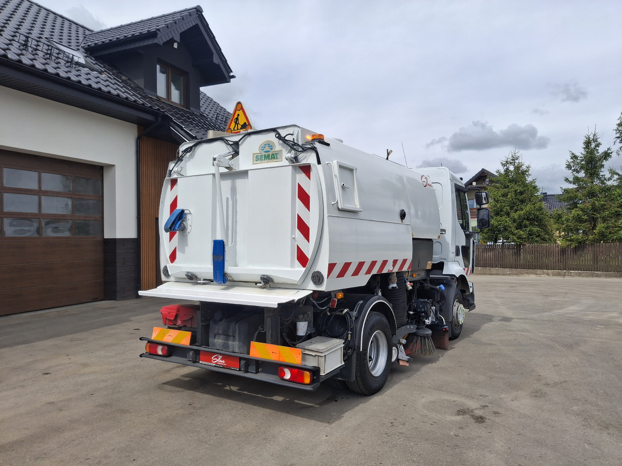 RENAULT Midlum 220 Zamiatarka Kehrmaschine Johnston L/R 2 Motoren 2 Silniki - Penyapu jalan: gambar 5 RENAULT Midlum 220 Zamiatarka Kehrmaschine Johnston L/R 2 Motoren 2 Silniki - Penyapu jalan: gambar 5