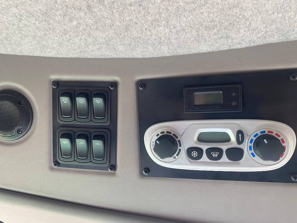 Pemanen gabungan Deutz-fahr Deutz-Fahr 6305 TS: gambar 17 Pemanen gabungan Deutz-fahr Deutz-Fahr 6305 TS: gambar 17