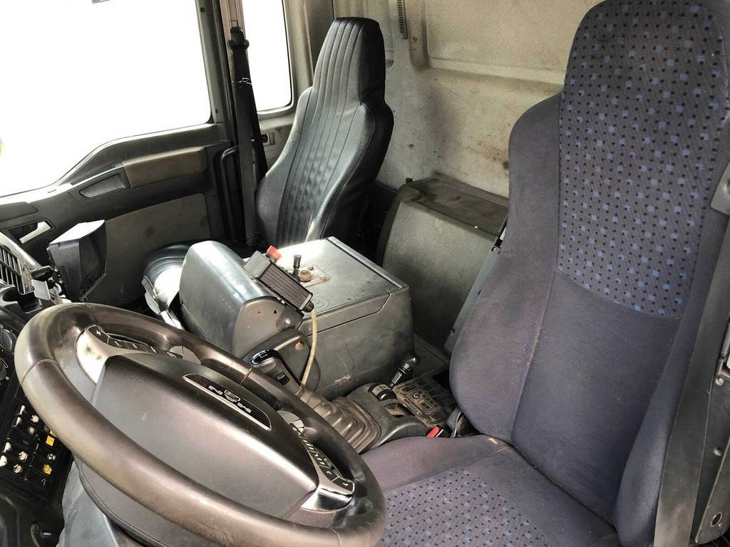 MAN TGA 26.430 6X2-2 BL/M 3-WAY TIP+PALFINGER PK23500 - Truk jungkit: gambar 5 MAN TGA 26.430 6X2-2 BL/M 3-WAY TIP+PALFINGER PK23500 - Truk jungkit: gambar 5