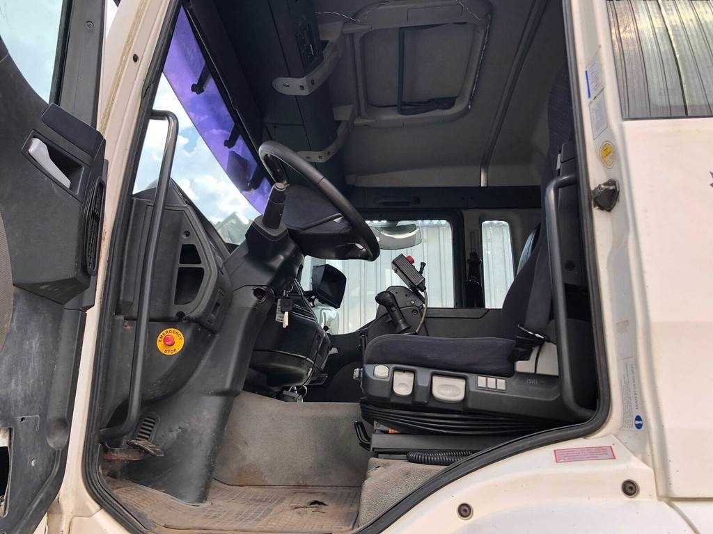 MAN TGA 26.430 6X2-2 BL/M 3-WAY TIP+PALFINGER PK23500 - Truk jungkit: gambar 4 MAN TGA 26.430 6X2-2 BL/M 3-WAY TIP+PALFINGER PK23500 - Truk jungkit: gambar 4