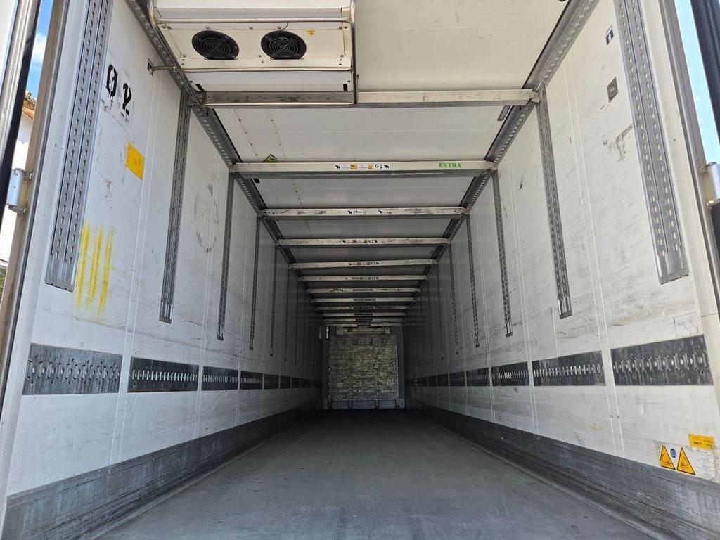Schmitz Cargobull SKO 24/L-13.4 FP45 COOL DOUBLE STOCK - Semi-trailer berpendingin: gambar 4 Schmitz Cargobull SKO 24/L-13.4 FP45 COOL DOUBLE STOCK - Semi-trailer berpendingin: gambar 4