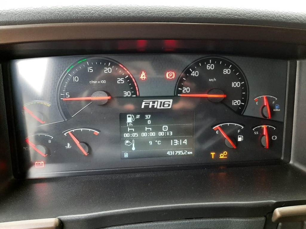 Volvo F16 600 6X4 450kW - Tractor head: gambar 4 Volvo F16 600 6X4 450kW - Tractor head: gambar 4