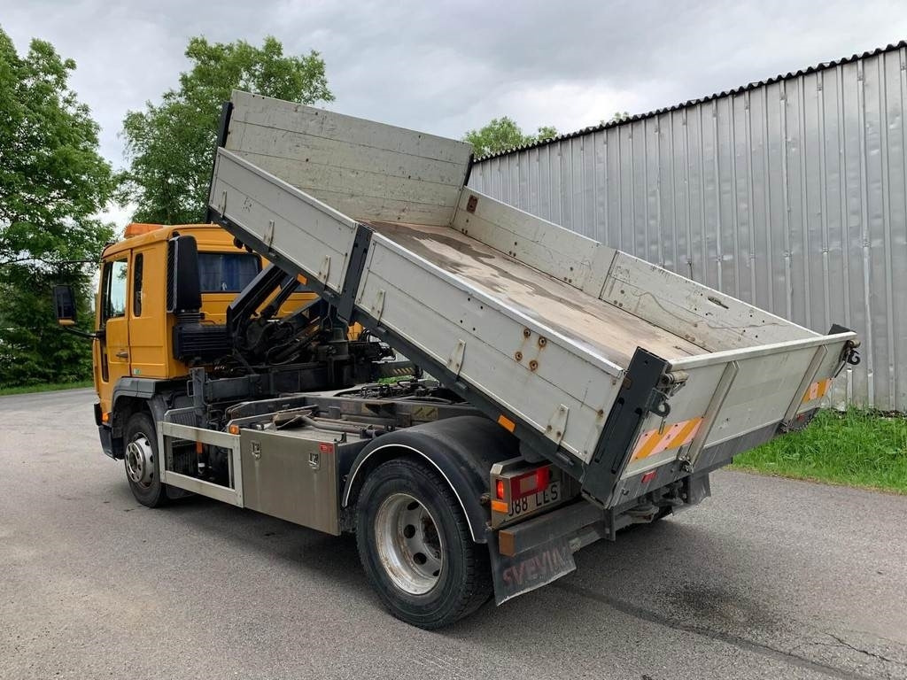 Volvo FL615 + HIAB 027-2 - Truk jungkit: gambar 2 Volvo FL615 + HIAB 027-2 - Truk jungkit: gambar 2