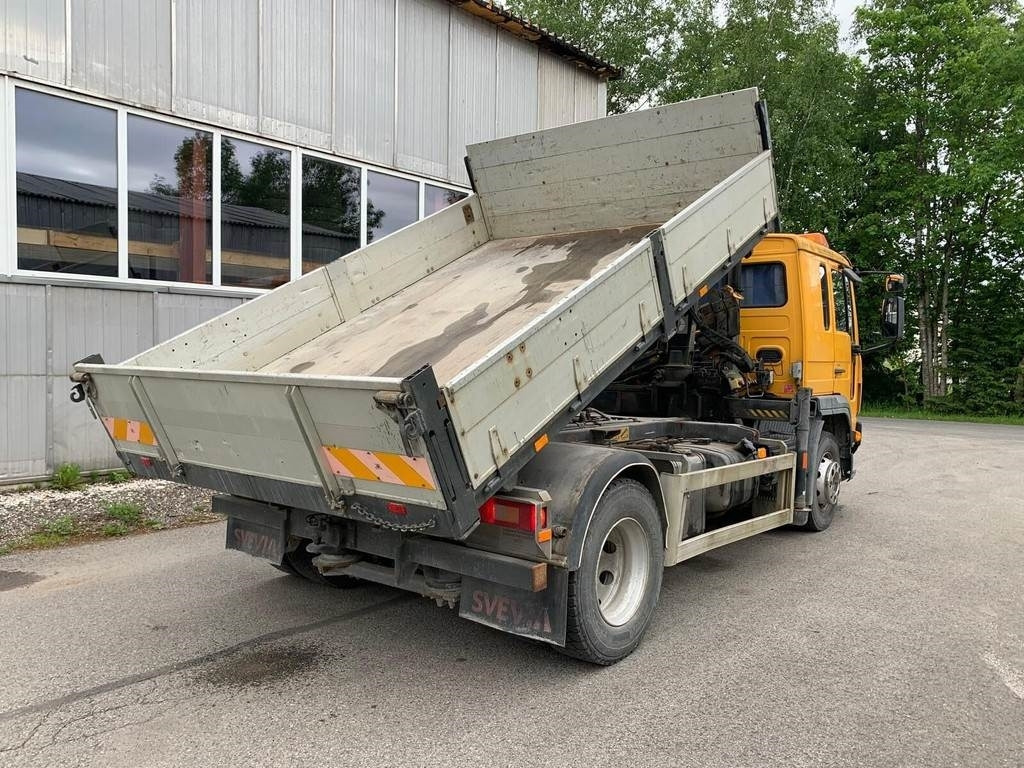 Volvo FL615 + HIAB 027-2 - Truk jungkit: gambar 4 Volvo FL615 + HIAB 027-2 - Truk jungkit: gambar 4