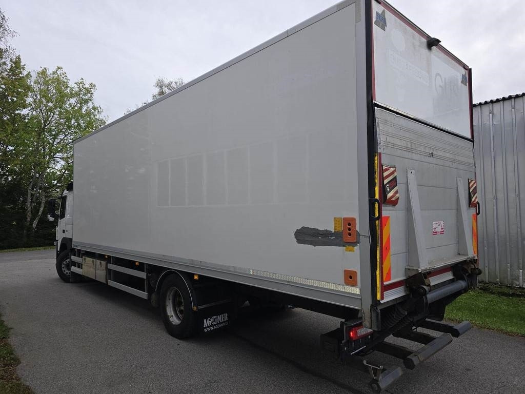 Volvo FM330 4X2 - Truk box: gambar 2 Volvo FM330 4X2 - Truk box: gambar 2