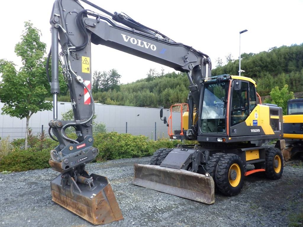 Volvo EW 220 E - Ekskavator roda: gambar 1 Volvo EW 220 E - Ekskavator roda: gambar 1