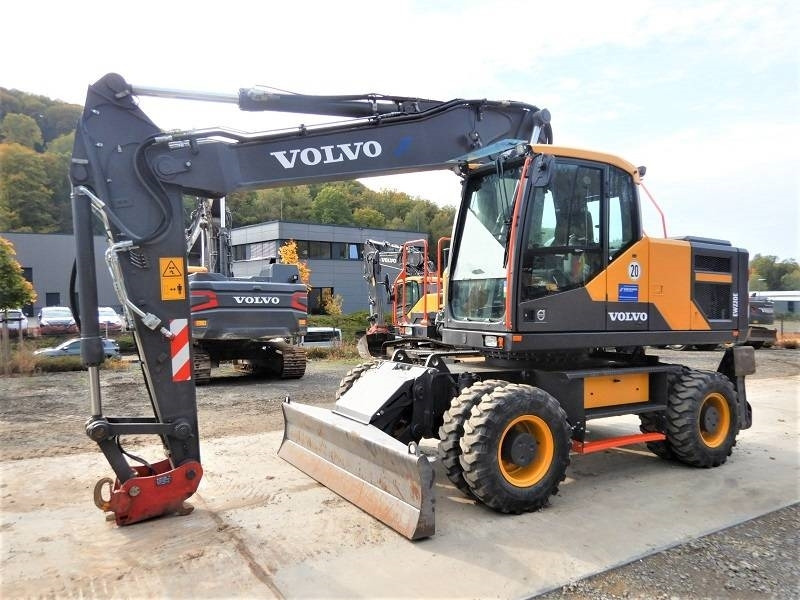 Volvo EW 220 E - Ekskavator roda: gambar 1 Volvo EW 220 E - Ekskavator roda: gambar 1