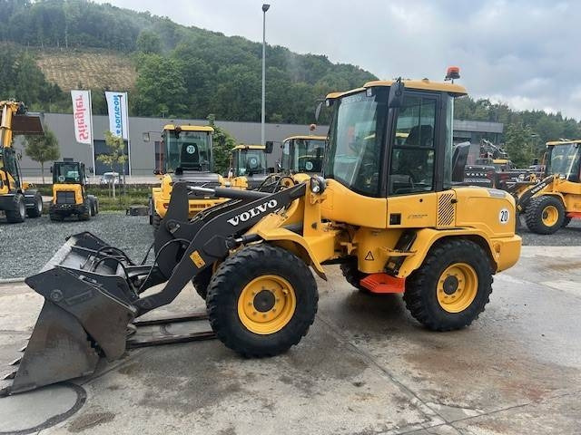 Volvo L 30 G - Wheel loader: gambar 1 Volvo L 30 G - Wheel loader: gambar 1