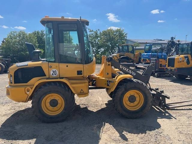 Volvo L 30 G - Wheel loader: gambar 2 Volvo L 30 G - Wheel loader: gambar 2