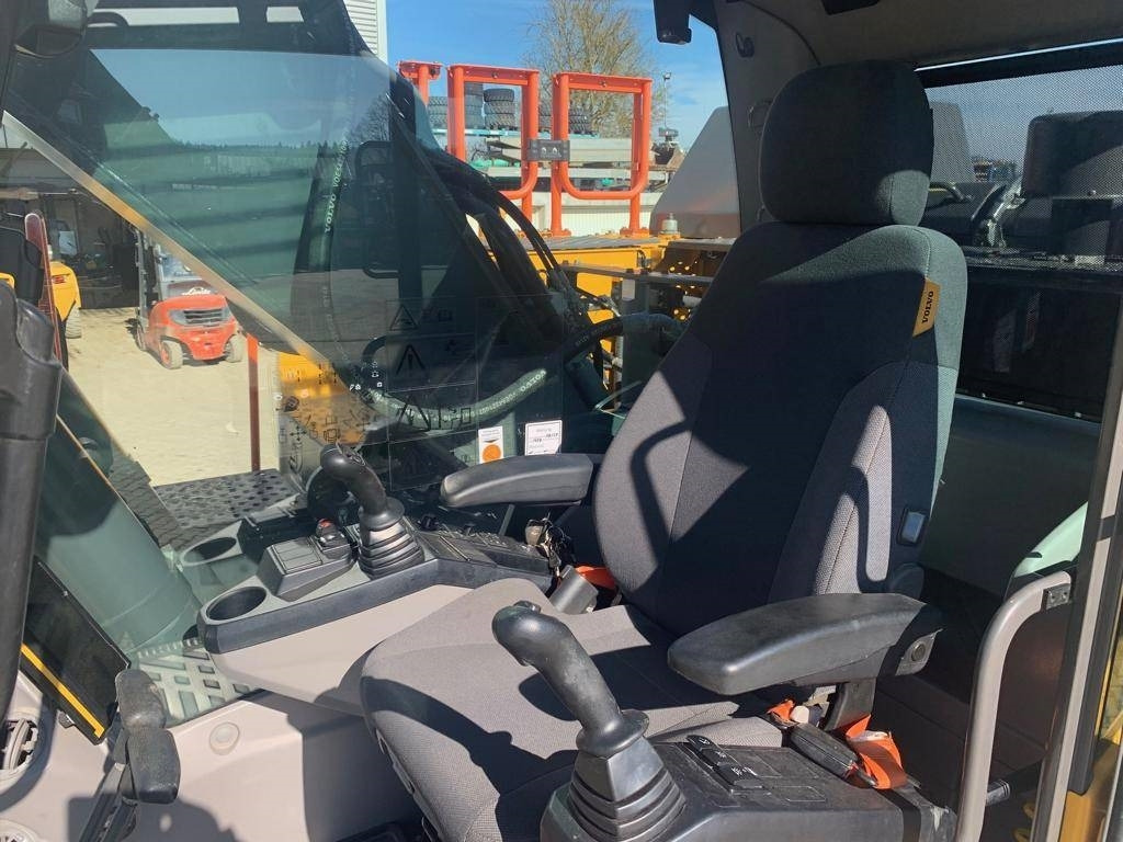 Ekskavator perayap Volvo EC300ENL mit OQ80: gambar 10 Ekskavator perayap Volvo EC300ENL mit OQ80: gambar 10