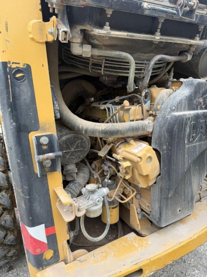 CAT 216 - Skid steer: gambar 3 CAT 216 - Skid steer: gambar 3