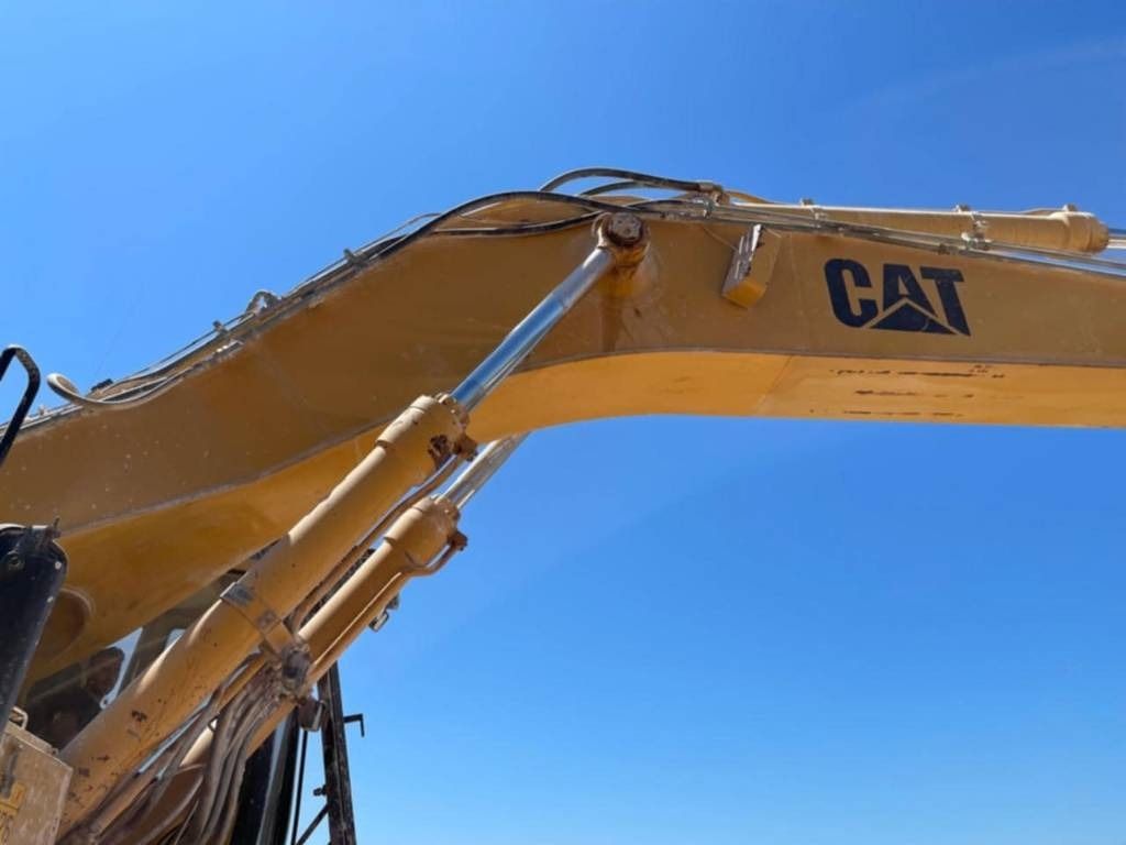 Ekskavator perayap CAT 375 L: gambar 35