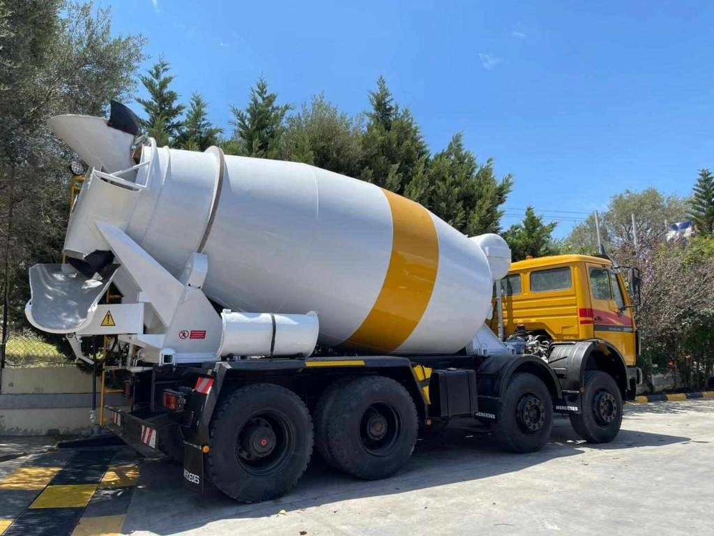 Mercedes-Benz 3229 V8 8X4 - Truk pengaduk beton: gambar 5 Mercedes-Benz 3229 V8 8X4 - Truk pengaduk beton: gambar 5