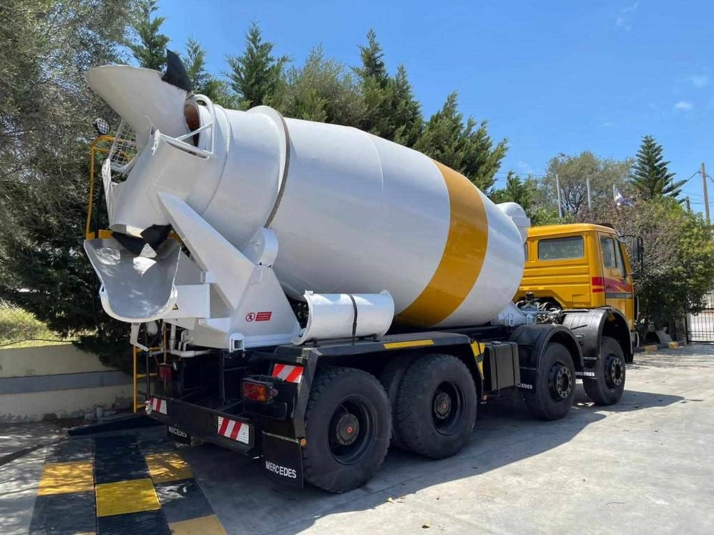Mercedes-Benz 3229 V8 8X4 - Truk pengaduk beton: gambar 2 Mercedes-Benz 3229 V8 8X4 - Truk pengaduk beton: gambar 2