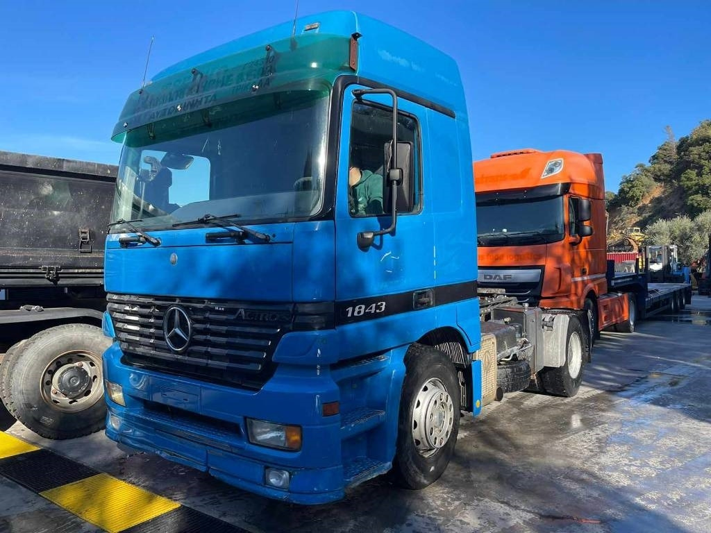 Mercedes-Benz 1843 - Tractor head: gambar 2 Mercedes-Benz 1843 - Tractor head: gambar 2