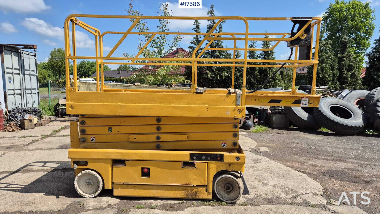 2007 Haulotte Compact 12 - Scissor lifts: gambar 4 2007 Haulotte Compact 12 - Scissor lifts: gambar 4