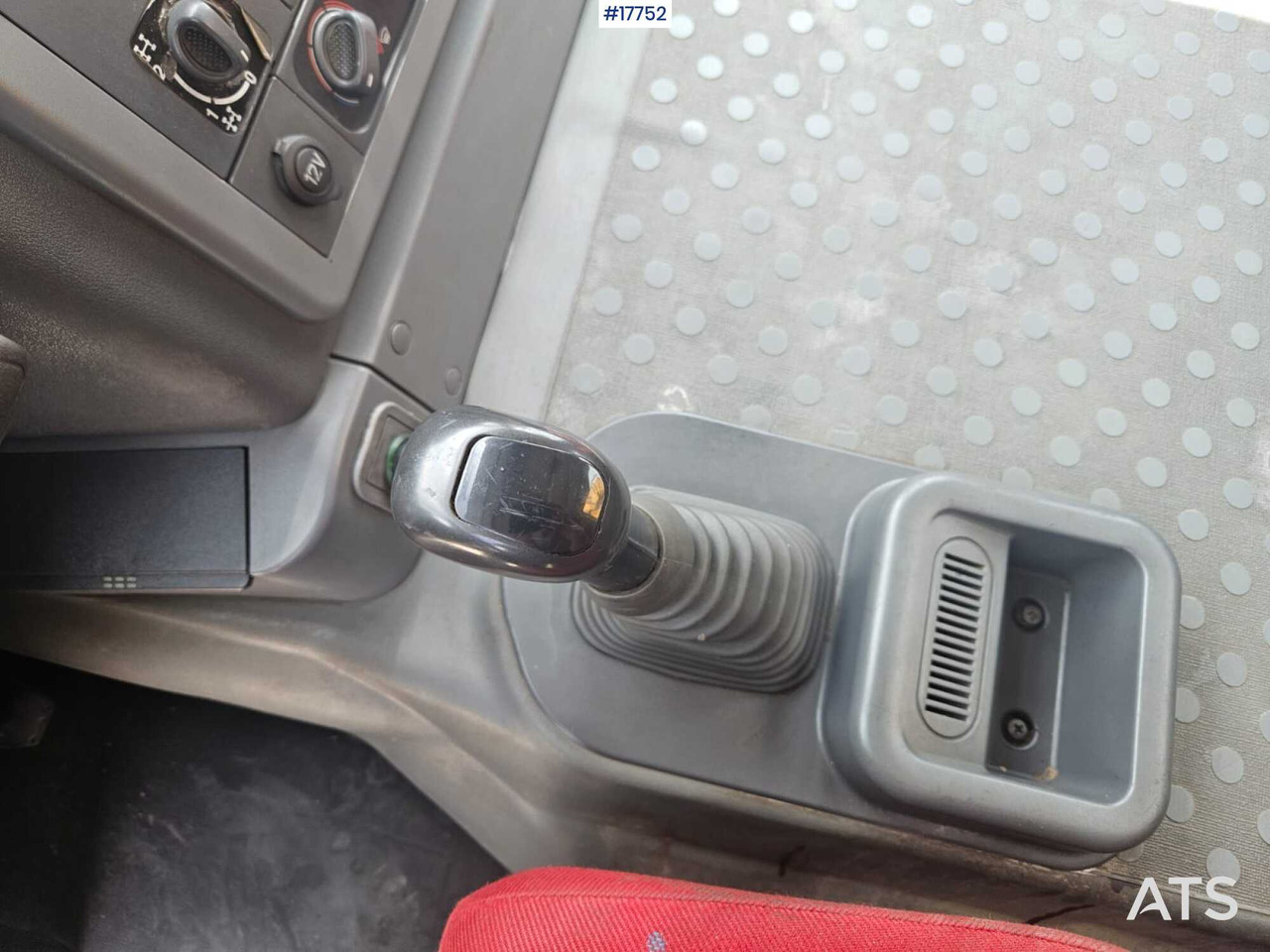 Truk derek, Truk jungkit 2007 Iveco   Trakker +EFFER 210 3s: gambar 13