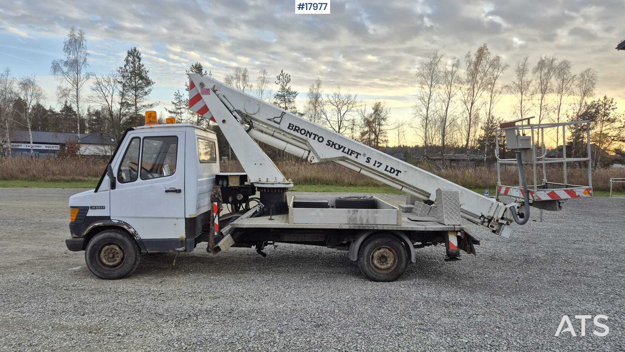 BRONTO SKYLIFT basket lift on Mercedes-Benz 308D chassis (1992) - Platform udara yang dipasang di truk: gambar 4 BRONTO SKYLIFT basket lift on Mercedes-Benz 308D chassis (1992) - Platform udara yang dipasang di truk: gambar 4