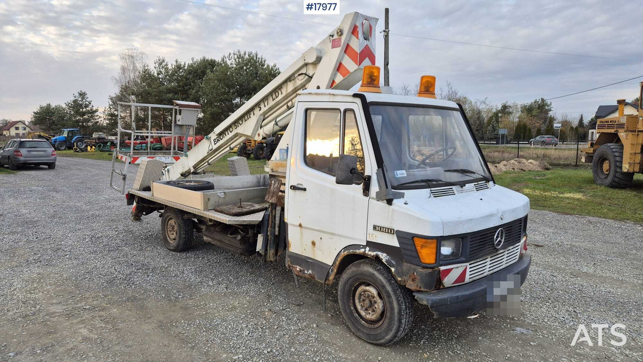 BRONTO SKYLIFT basket lift on Mercedes-Benz 308D chassis (1992) - Platform udara yang dipasang di truk: gambar 3 BRONTO SKYLIFT basket lift on Mercedes-Benz 308D chassis (1992) - Platform udara yang dipasang di truk: gambar 3