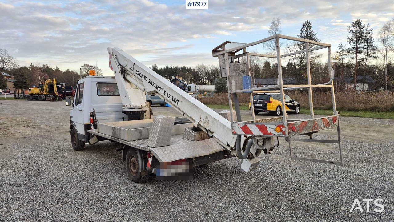 BRONTO SKYLIFT basket lift on Mercedes-Benz 308D chassis (1992) - Platform udara yang dipasang di truk: gambar 5 BRONTO SKYLIFT basket lift on Mercedes-Benz 308D chassis (1992) - Platform udara yang dipasang di truk: gambar 5