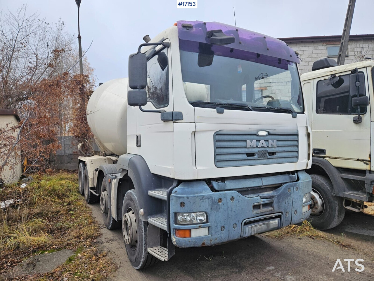 Truk pengaduk beton Concrete mixer on MAN TGA 35.360 8x4 chassis (2004): gambar 1
