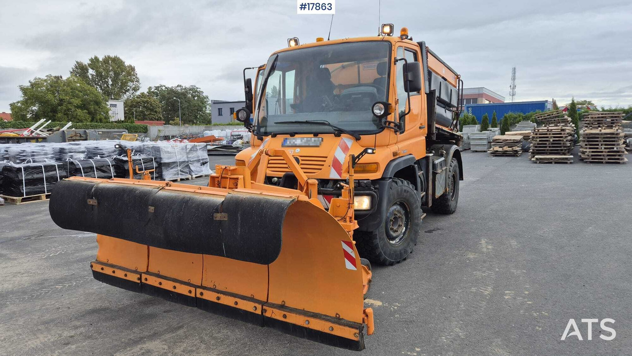 Płógopiaskarka Mercedes-Benz UNIMOG U300 (2001) - Truk bajak salju: gambar 2 Płógopiaskarka Mercedes-Benz UNIMOG U300 (2001) - Truk bajak salju: gambar 2