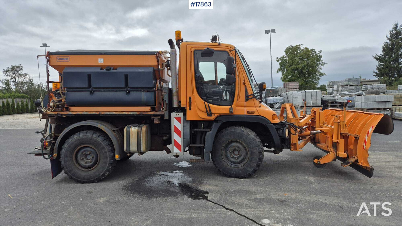 Płógopiaskarka Mercedes-Benz UNIMOG U300 (2001) - Truk bajak salju: gambar 4 Płógopiaskarka Mercedes-Benz UNIMOG U300 (2001) - Truk bajak salju: gambar 4