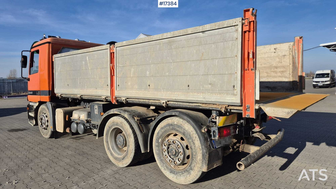 Truk jungkit Three-axle tipper MERCEDES-BENZ ACTROS 2540 (1997): gambar 6