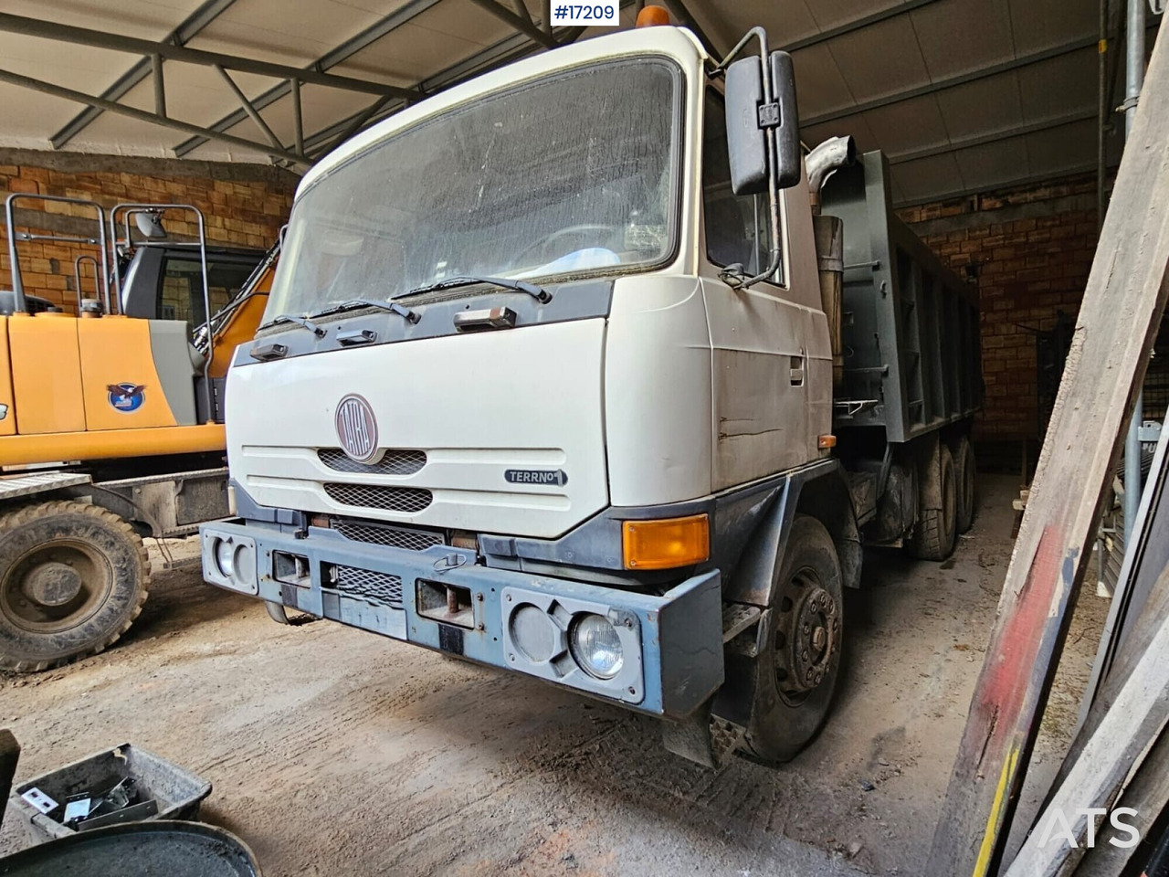 Three-axle tipper TATRA T815-2 6x6 (2007) - Truk jungkit: gambar 1 Three-axle tipper TATRA T815-2 6x6 (2007) - Truk jungkit: gambar 1