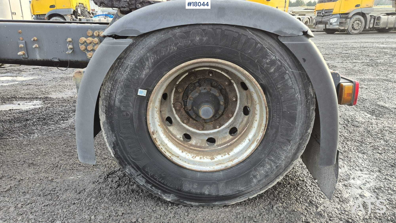 Tractor head Scania R420 semi-tractor truck (2007): gambar 41 Tractor head Scania R420 semi-tractor truck (2007): gambar 41